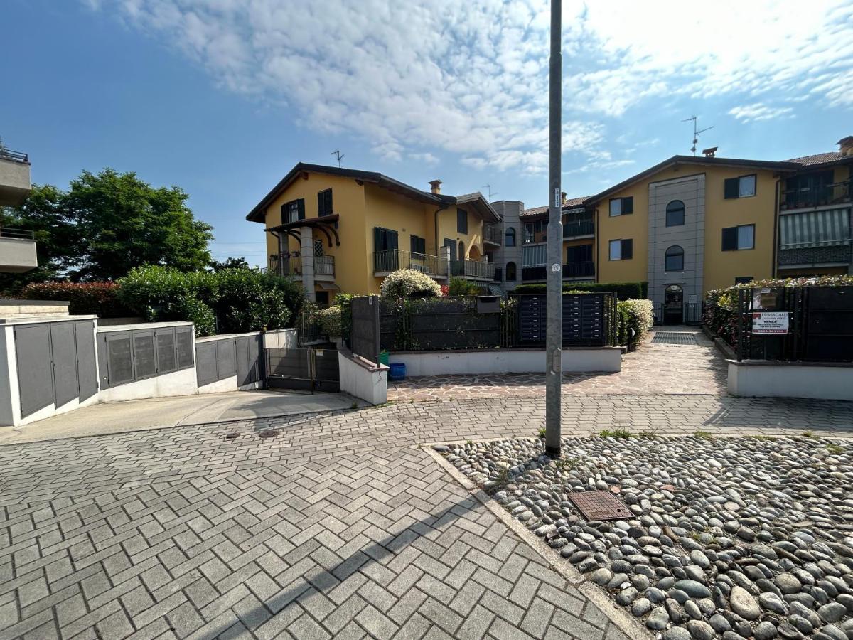 Appartamento Mimosa - Immobili E Soluzioni Rent Брембате Экстерьер фото